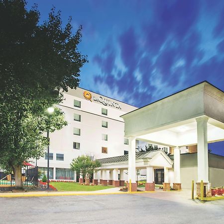 La Quinta Inn & Suites By Wyndham Dc Metro Capital Beltway Capitol Heights Exterior photo