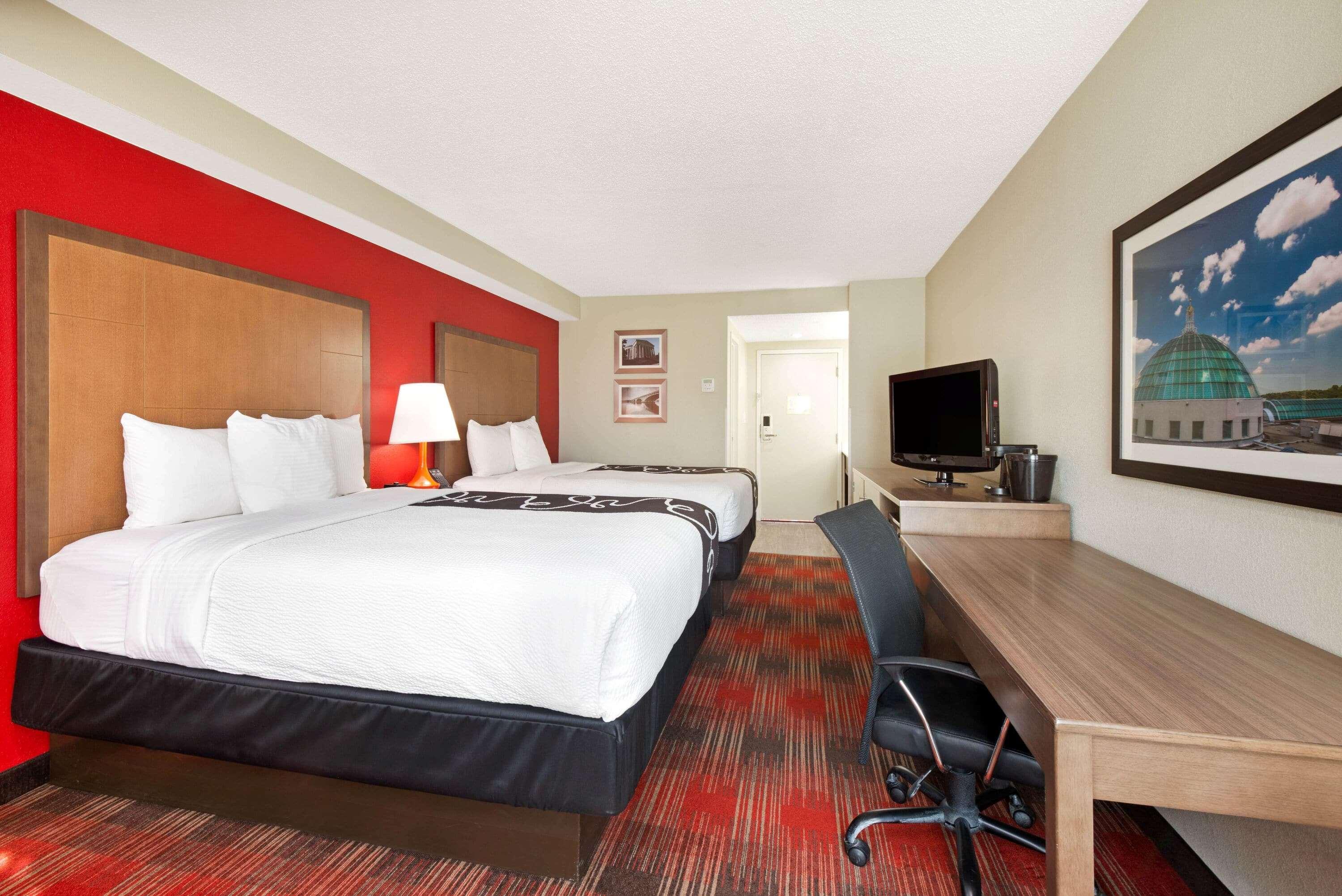 La Quinta Inn & Suites By Wyndham Dc Metro Capital Beltway Capitol Heights Exterior photo