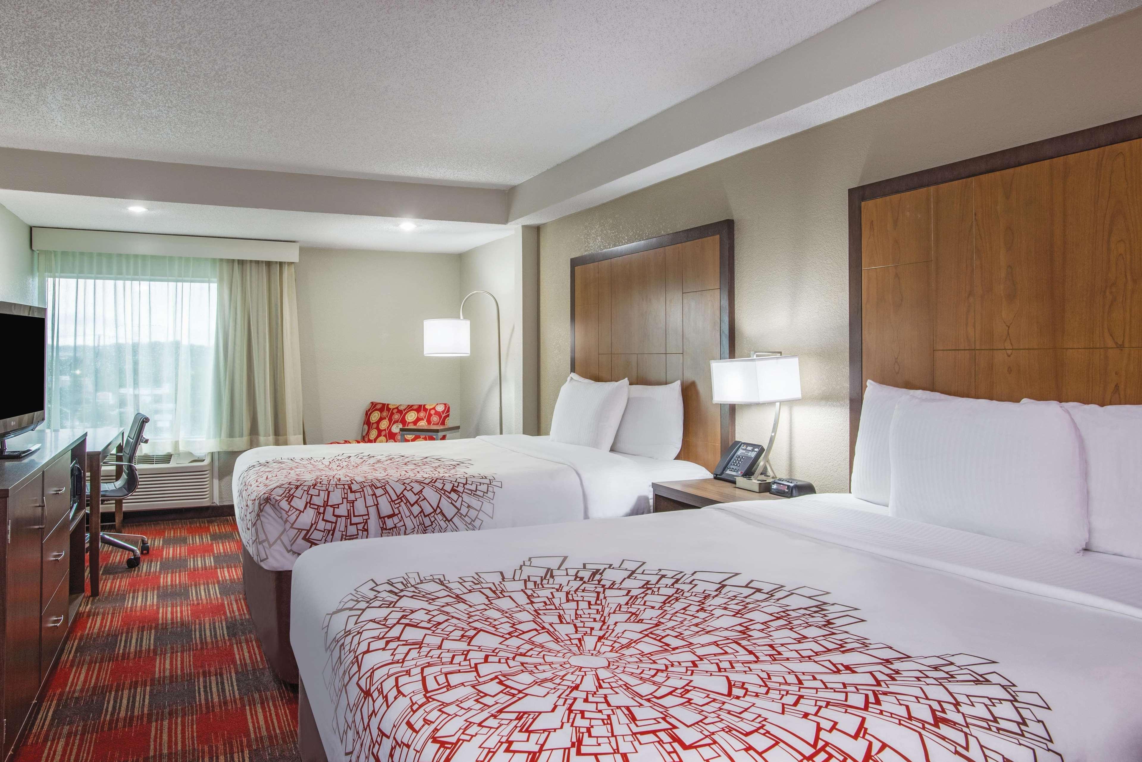 La Quinta Inn & Suites By Wyndham Dc Metro Capital Beltway Capitol Heights Exterior photo