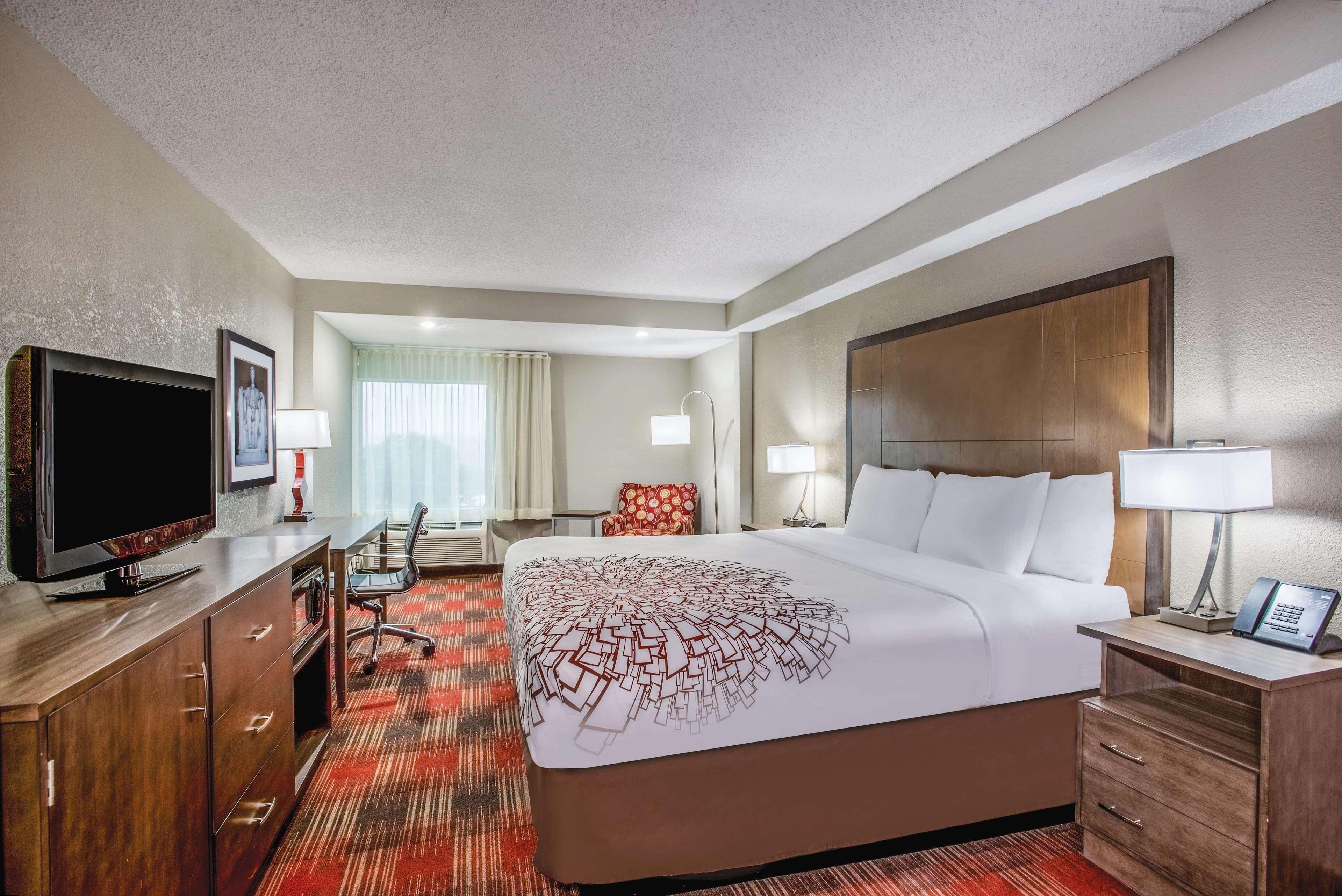La Quinta Inn & Suites By Wyndham Dc Metro Capital Beltway Capitol Heights Exterior photo