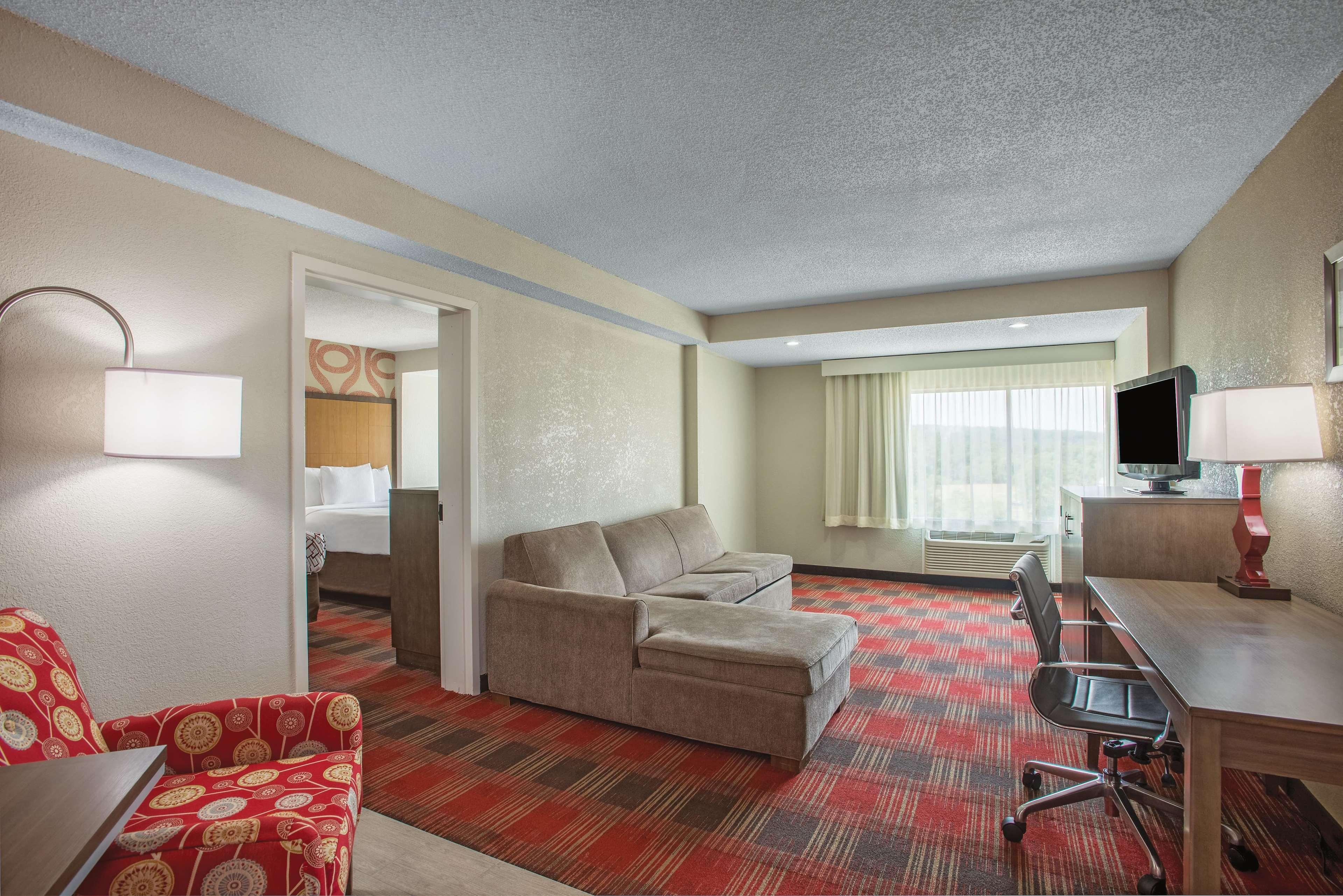 La Quinta Inn & Suites By Wyndham Dc Metro Capital Beltway Capitol Heights Exterior photo