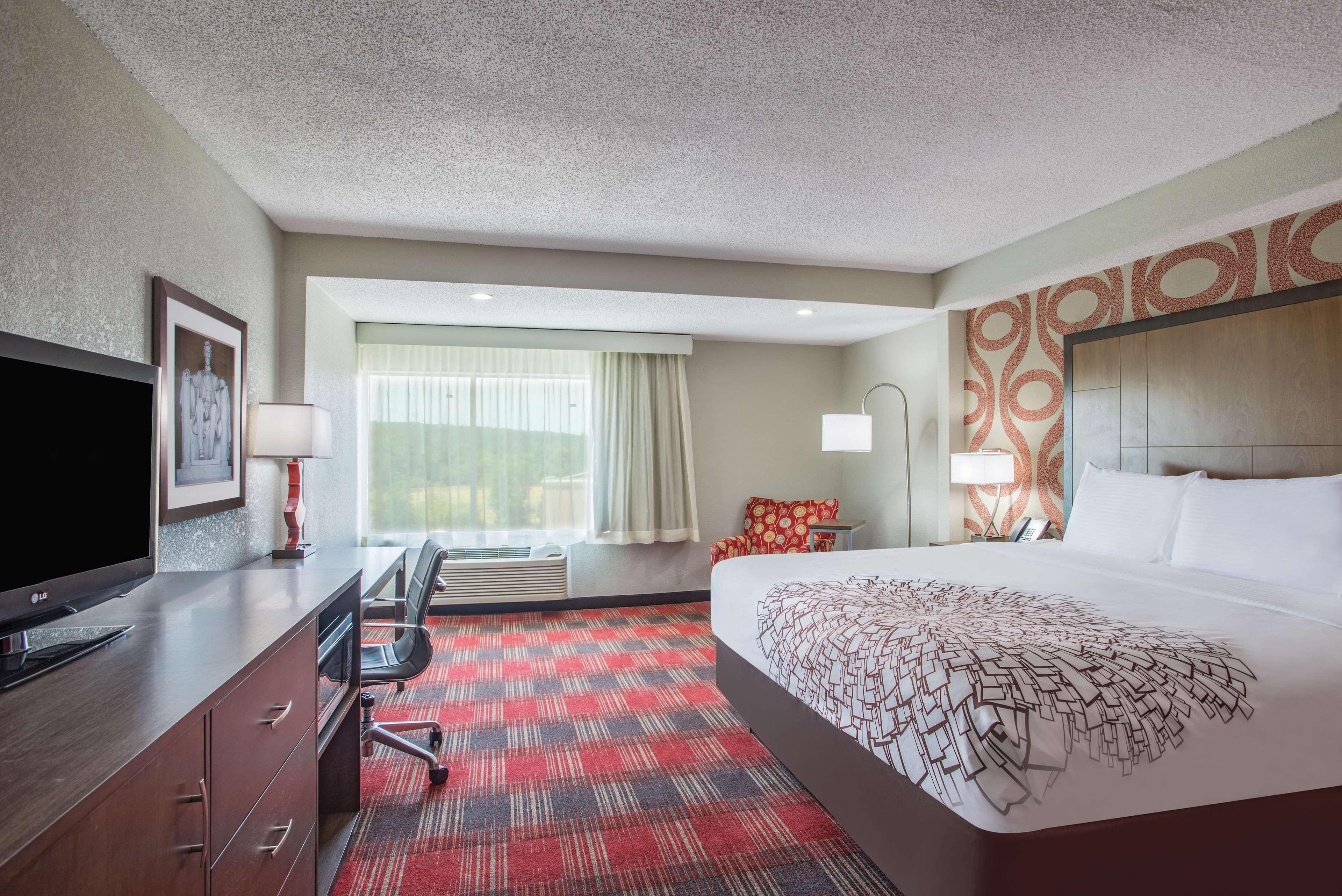 La Quinta Inn & Suites By Wyndham Dc Metro Capital Beltway Capitol Heights Exterior photo