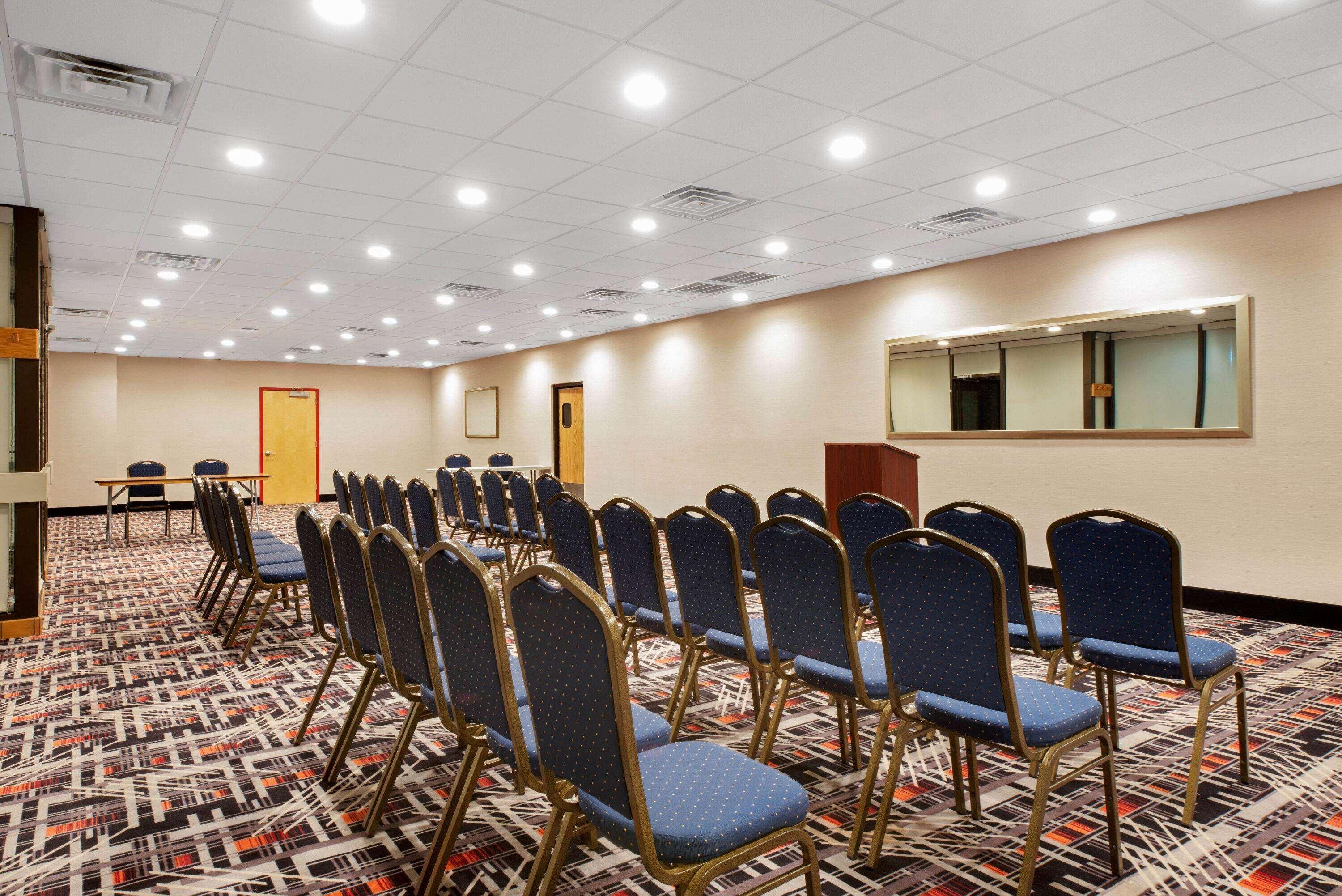 La Quinta Inn & Suites By Wyndham Dc Metro Capital Beltway Capitol Heights Exterior photo