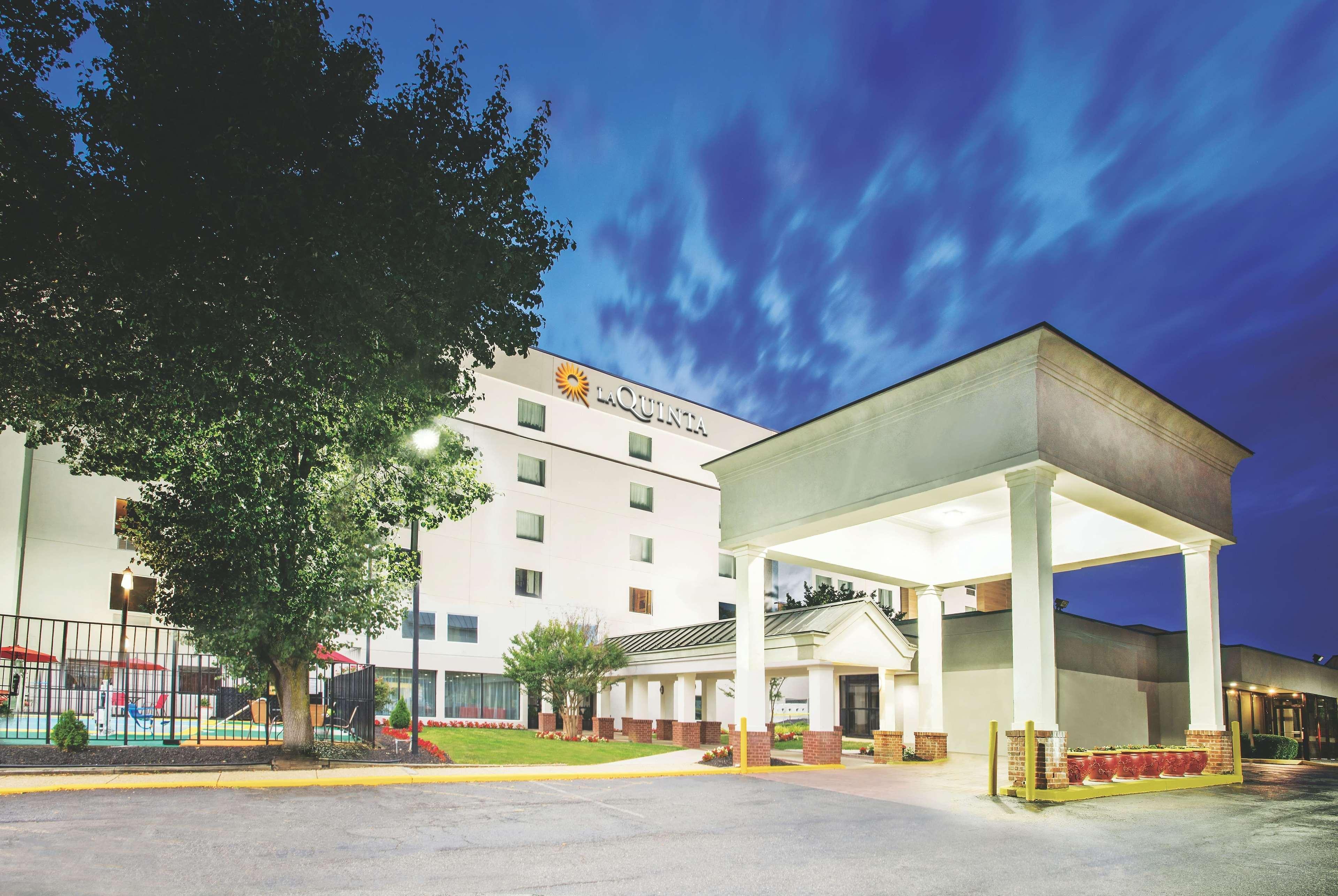 La Quinta Inn & Suites By Wyndham Dc Metro Capital Beltway Capitol Heights Exterior photo