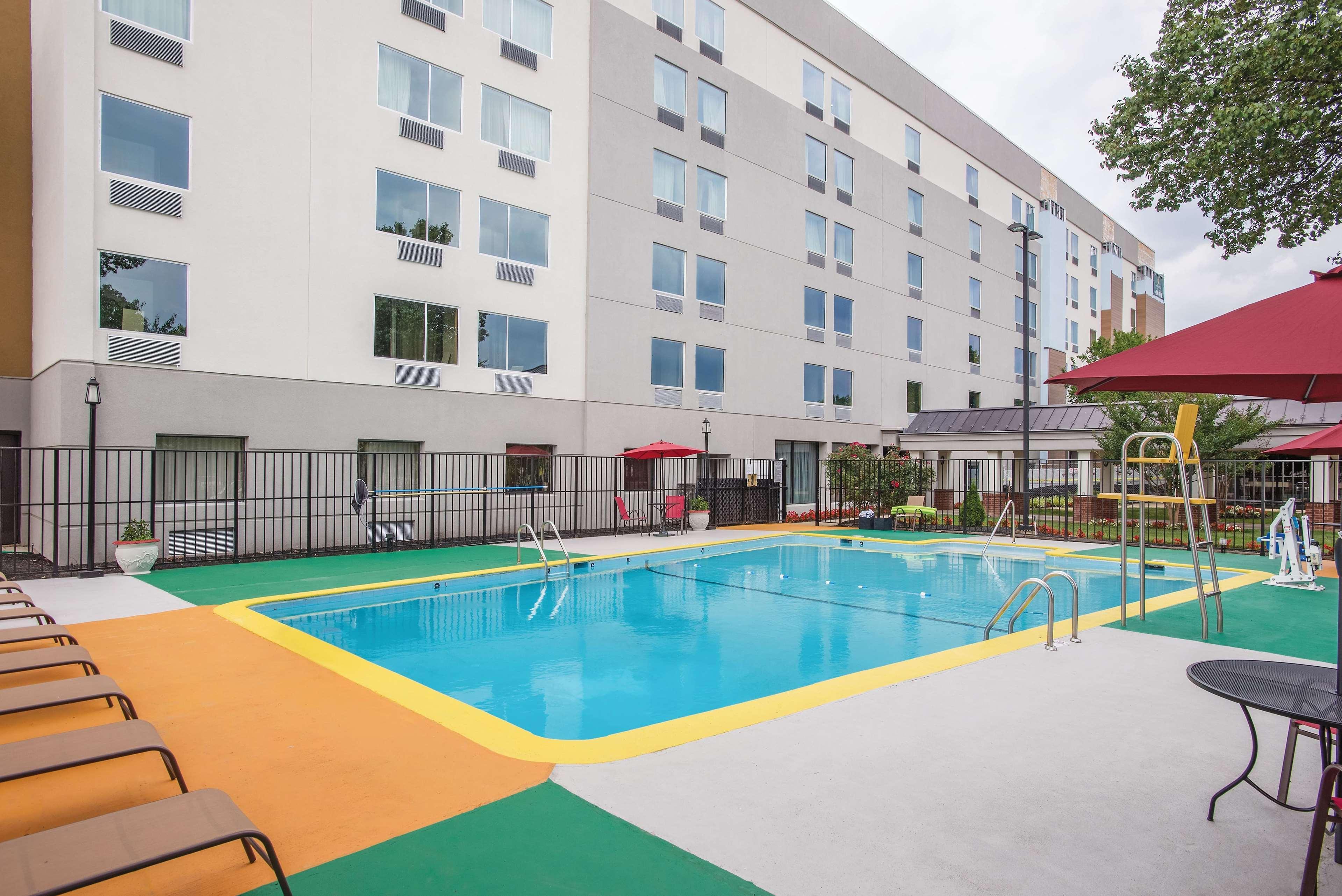 La Quinta Inn & Suites By Wyndham Dc Metro Capital Beltway Capitol Heights Exterior photo