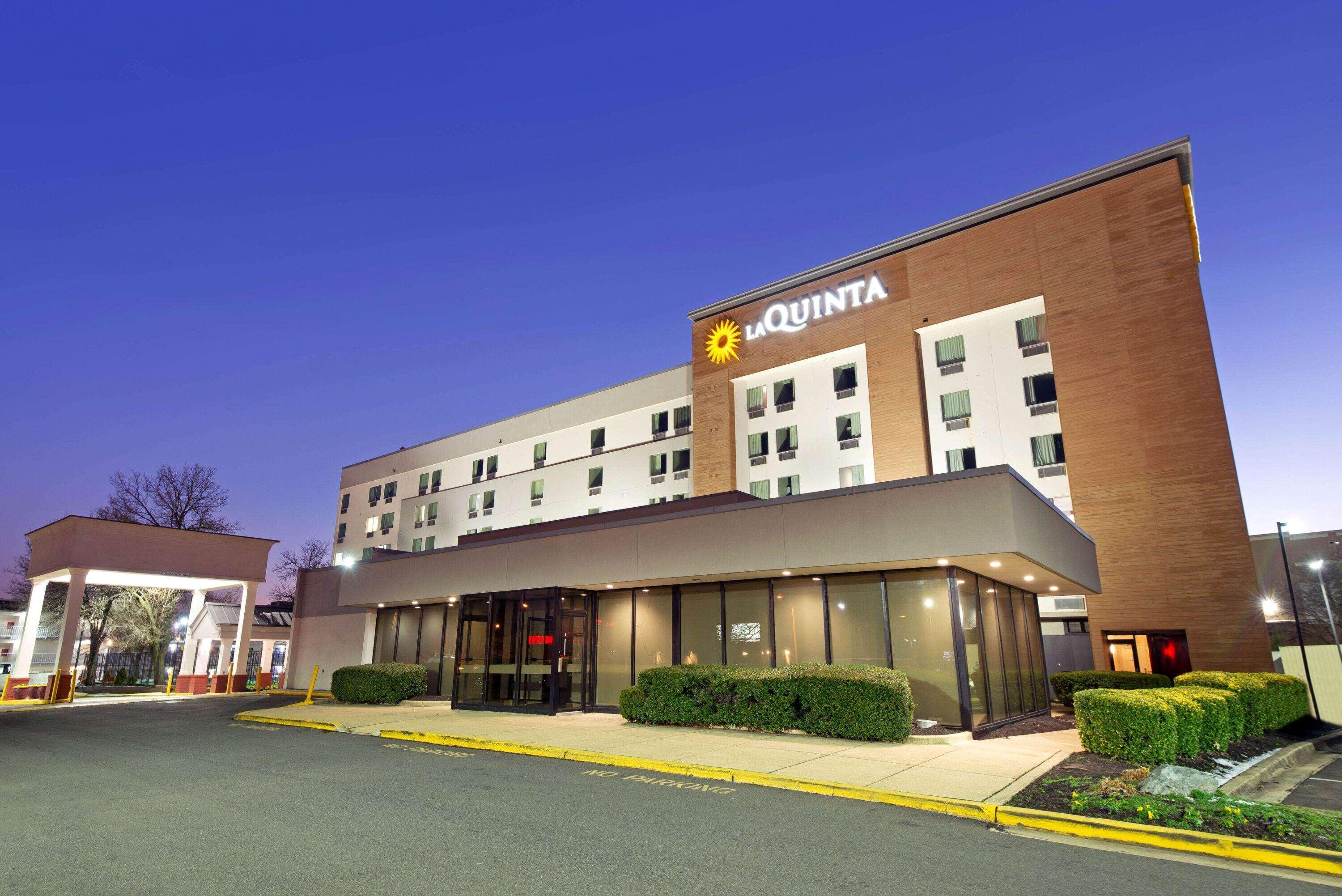 La Quinta Inn & Suites By Wyndham Dc Metro Capital Beltway Capitol Heights Exterior photo