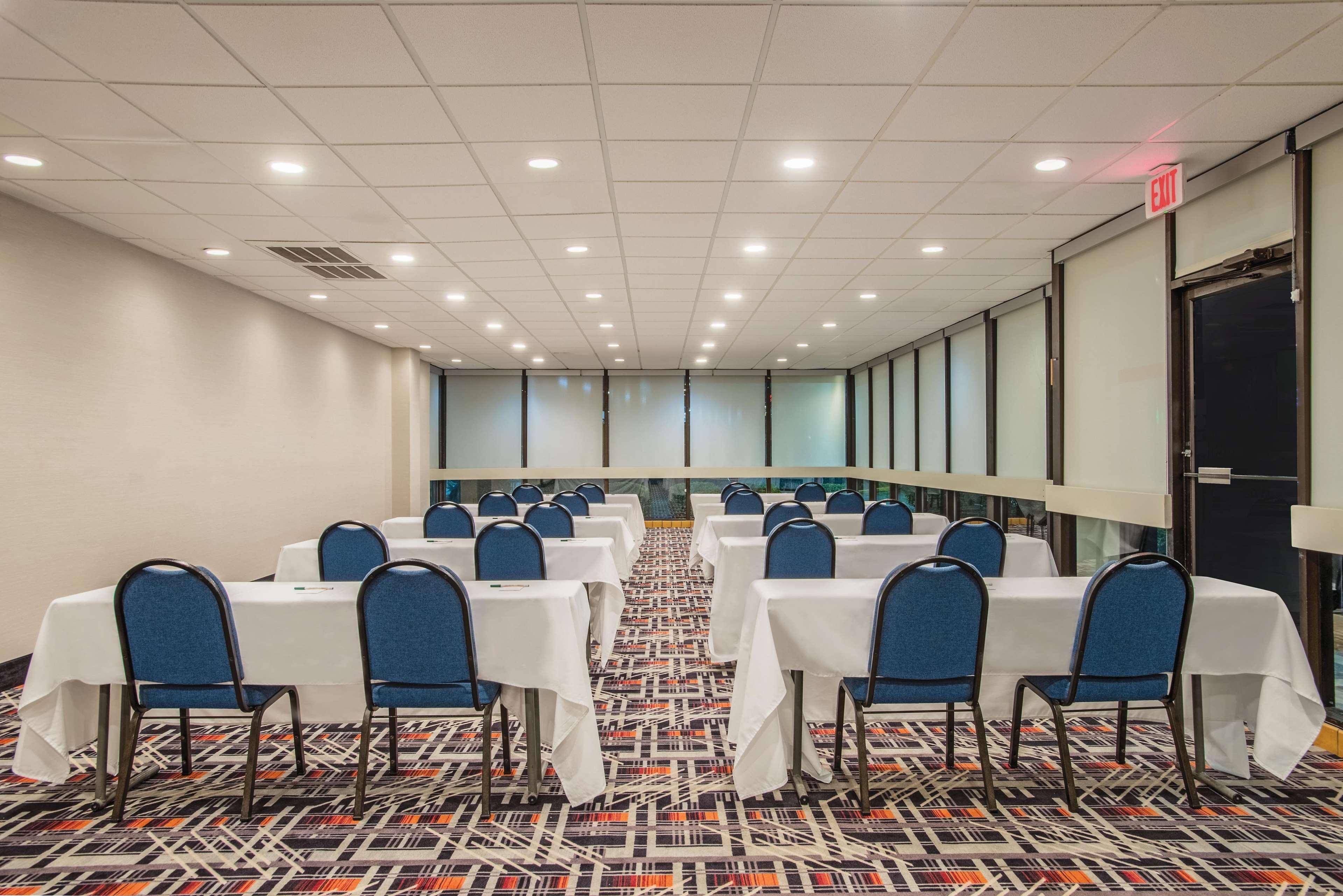 La Quinta Inn & Suites By Wyndham Dc Metro Capital Beltway Capitol Heights Exterior photo