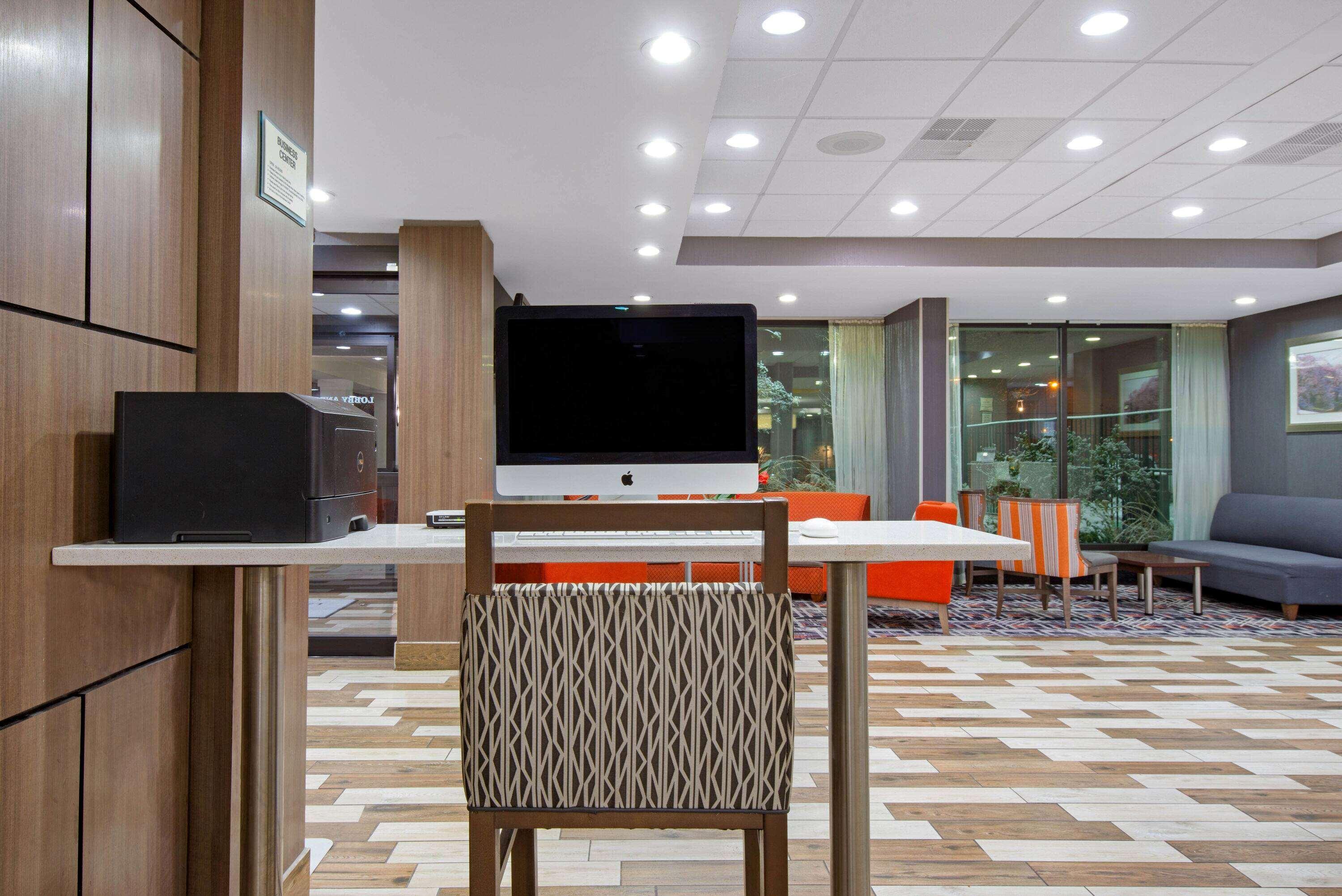 La Quinta Inn & Suites By Wyndham Dc Metro Capital Beltway Capitol Heights Exterior photo