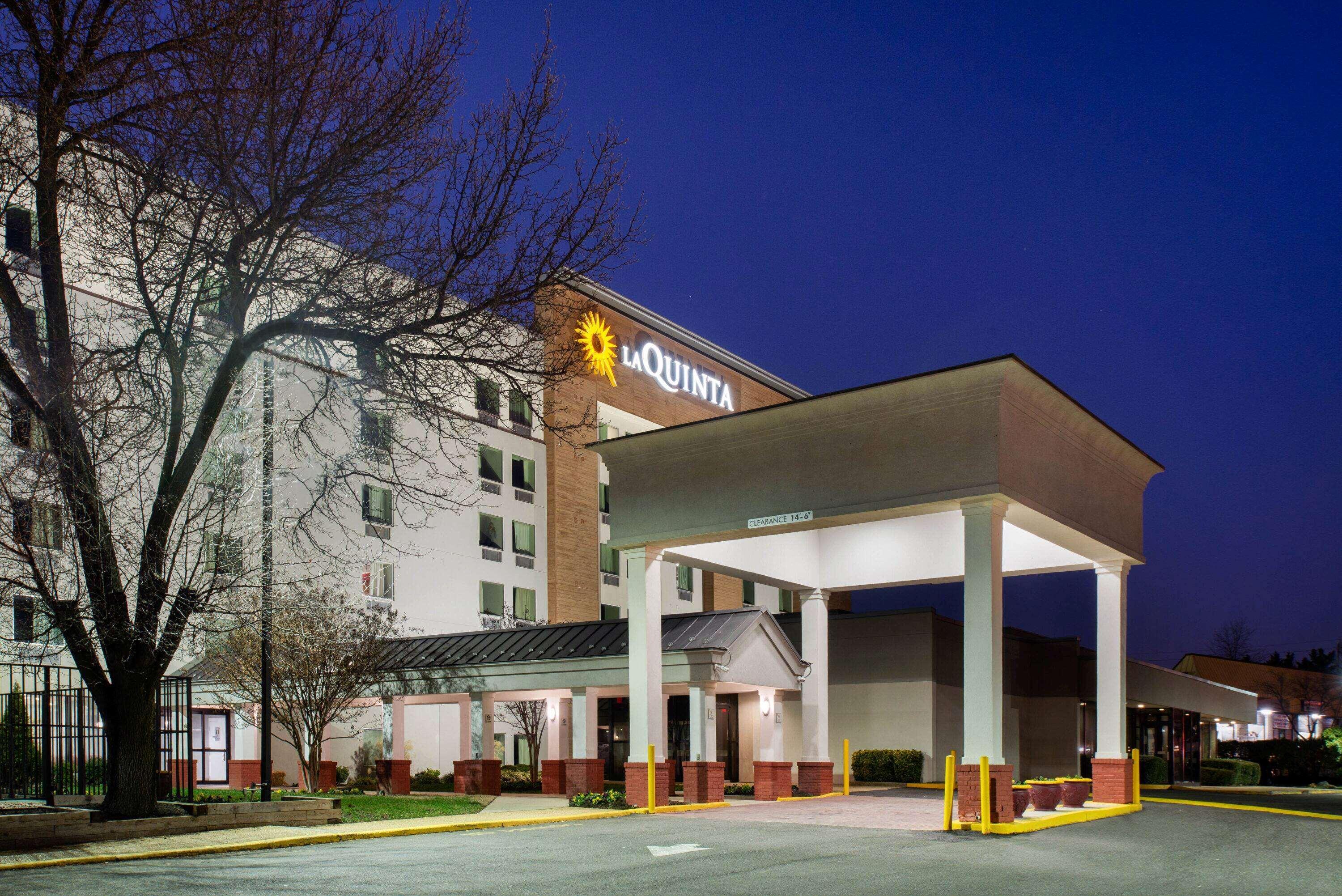La Quinta Inn & Suites By Wyndham Dc Metro Capital Beltway Capitol Heights Exterior photo