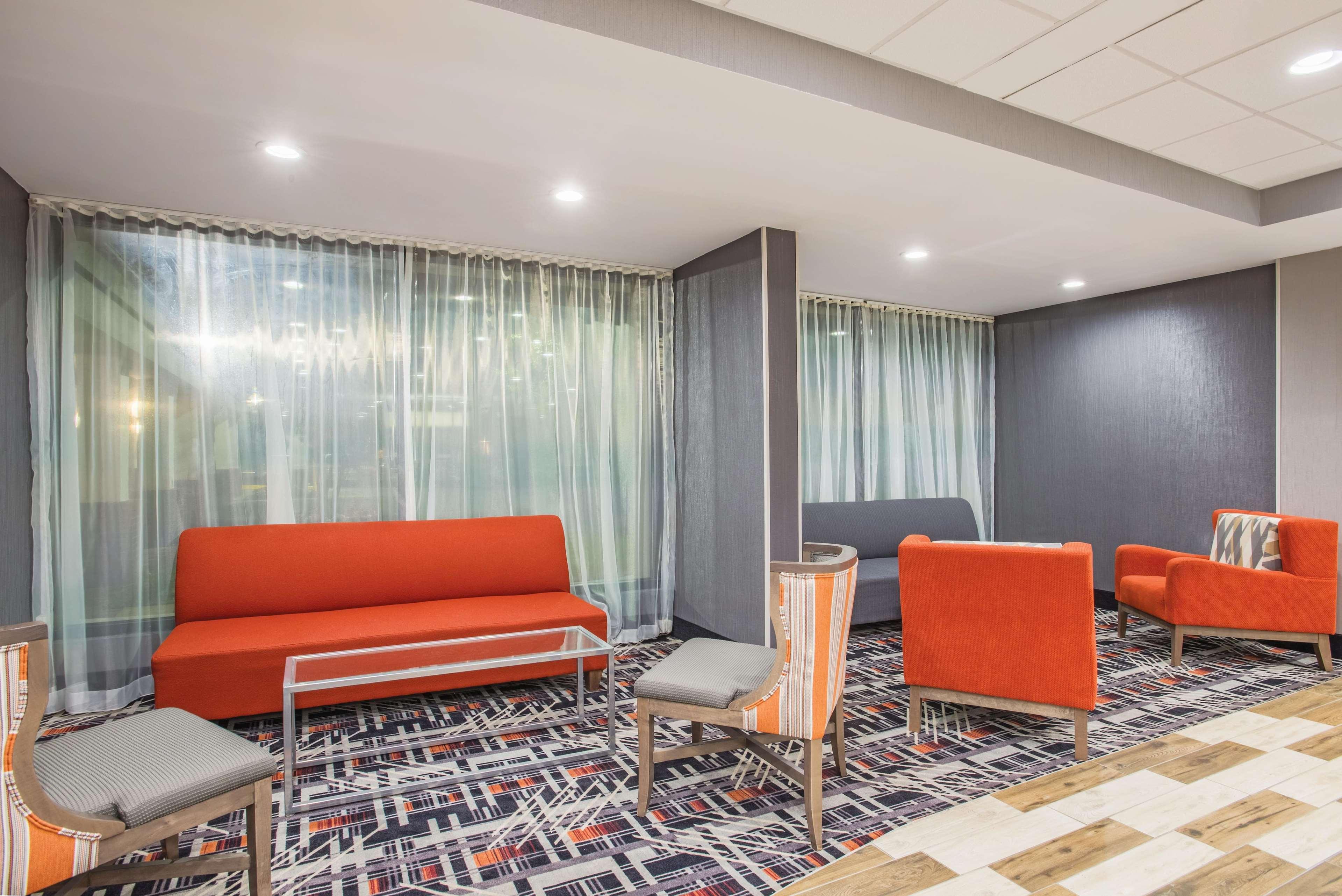 La Quinta Inn & Suites By Wyndham Dc Metro Capital Beltway Capitol Heights Exterior photo