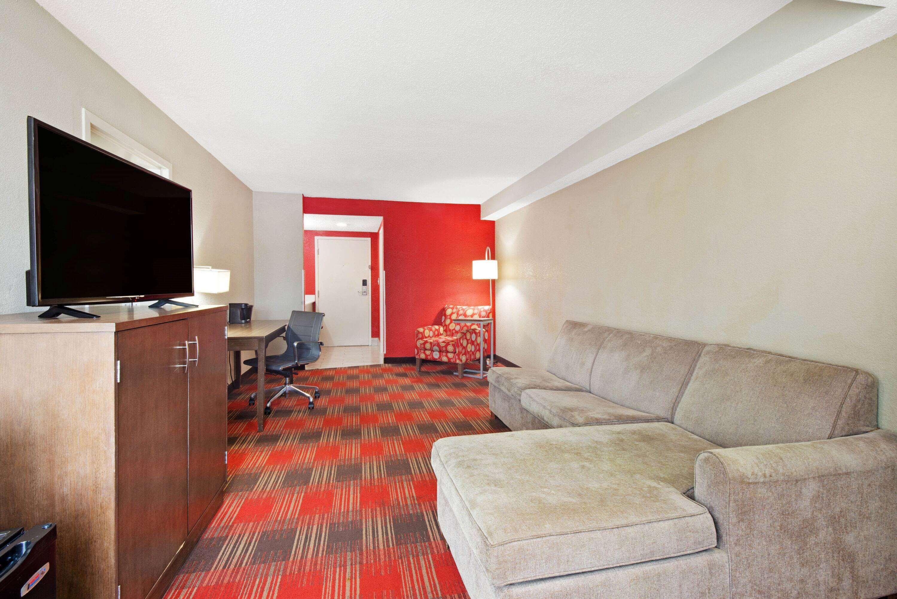 La Quinta Inn & Suites By Wyndham Dc Metro Capital Beltway Capitol Heights Exterior photo