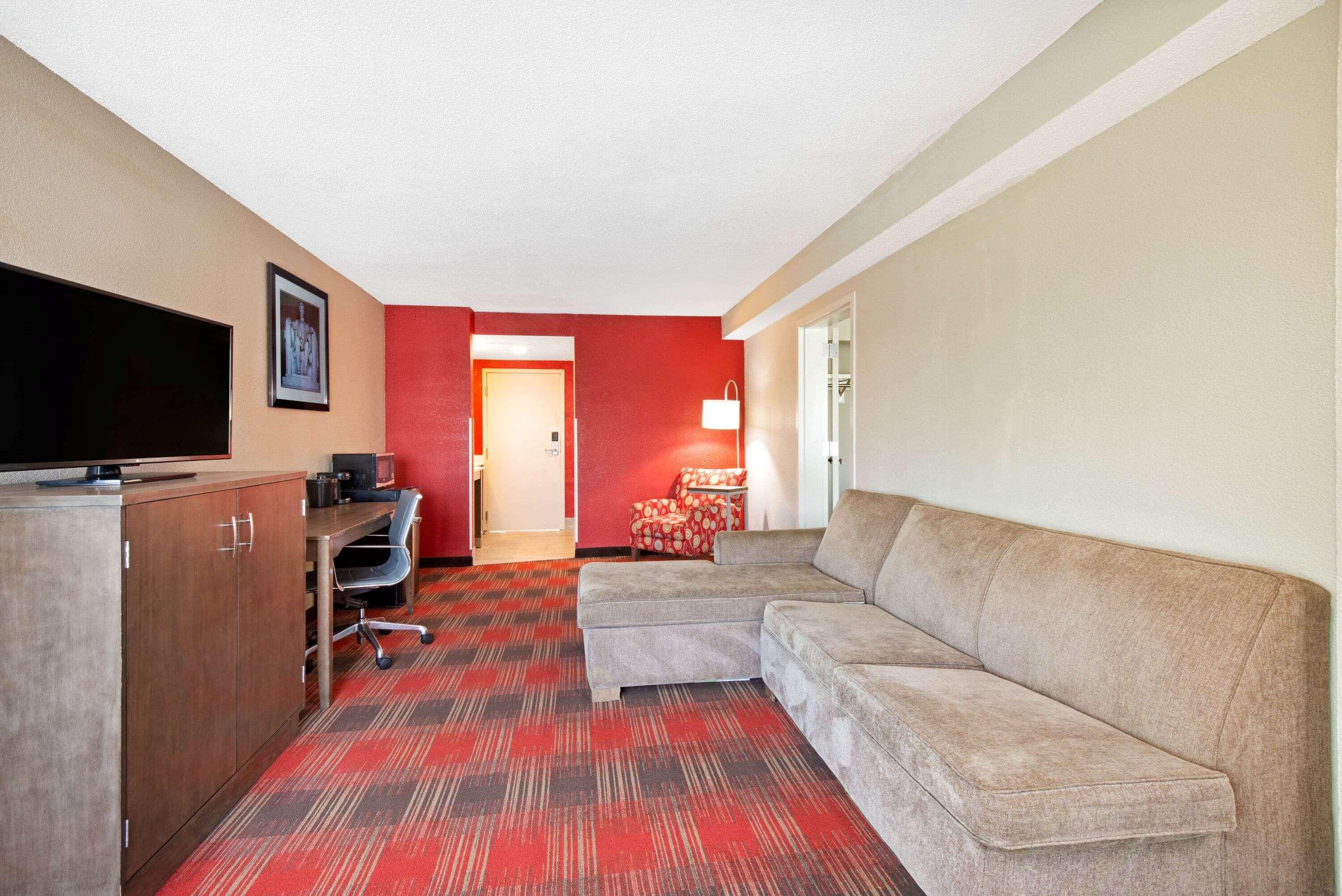La Quinta Inn & Suites By Wyndham Dc Metro Capital Beltway Capitol Heights Exterior photo