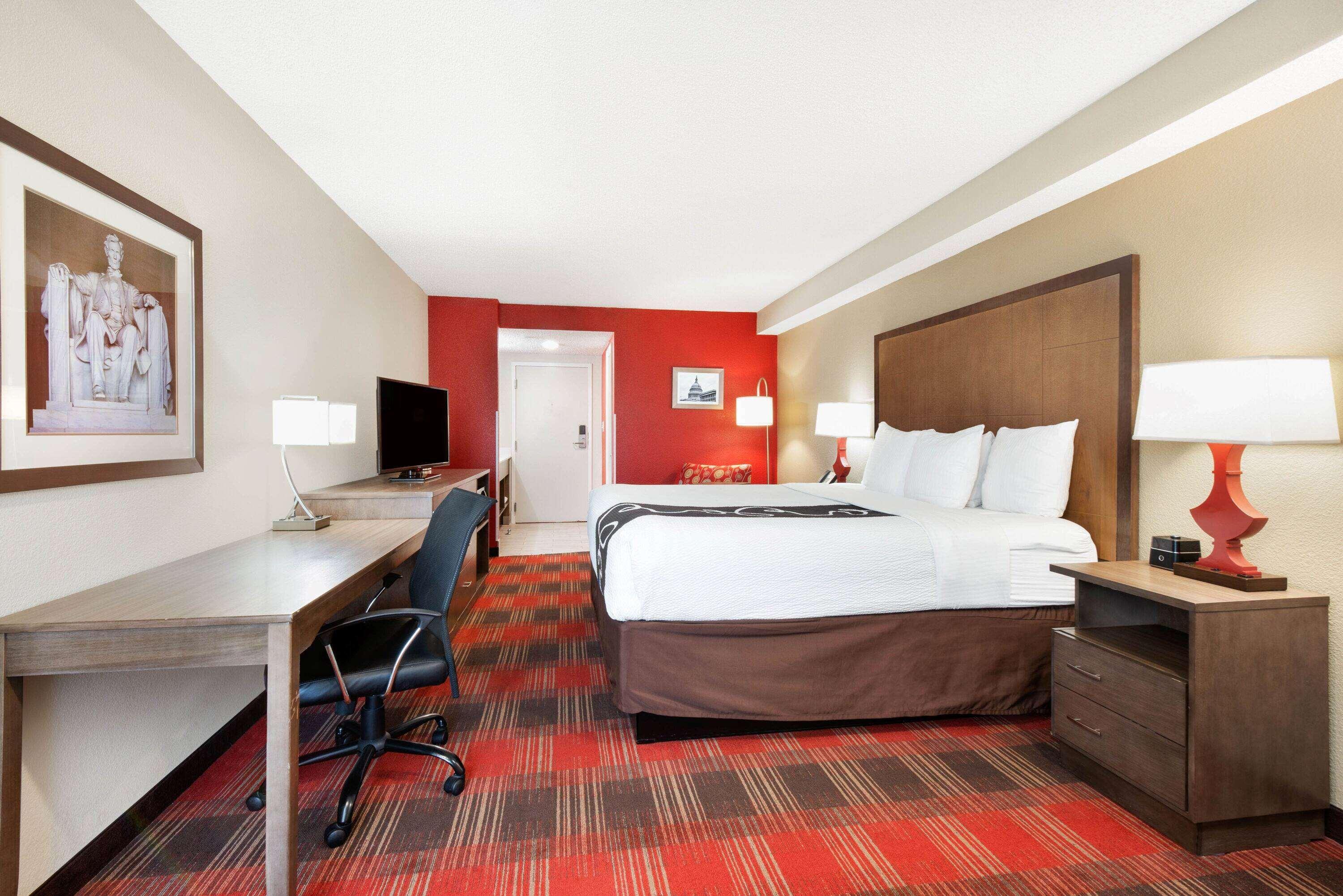 La Quinta Inn & Suites By Wyndham Dc Metro Capital Beltway Capitol Heights Exterior photo