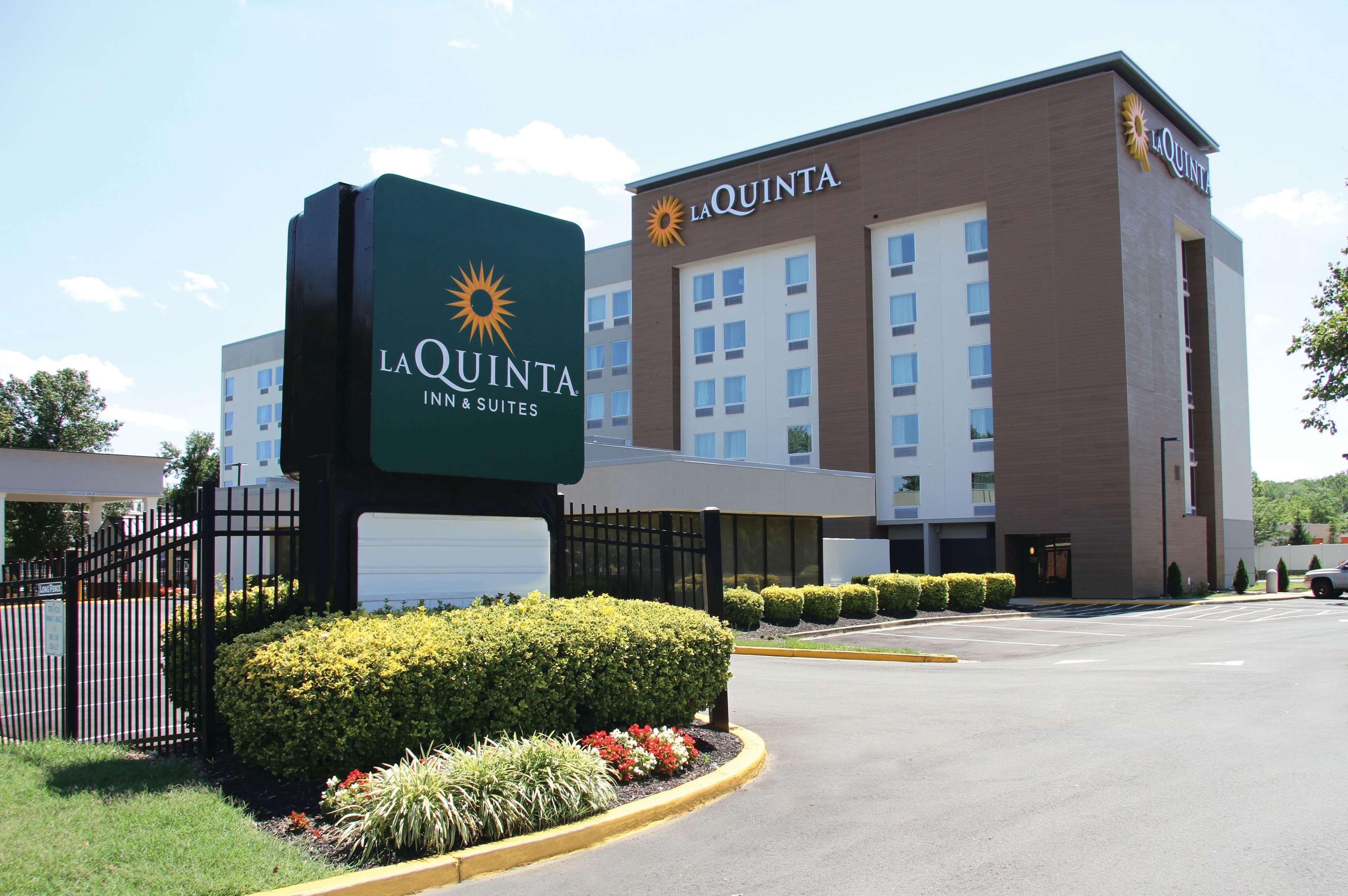 La Quinta Inn & Suites By Wyndham Dc Metro Capital Beltway Capitol Heights Exterior photo