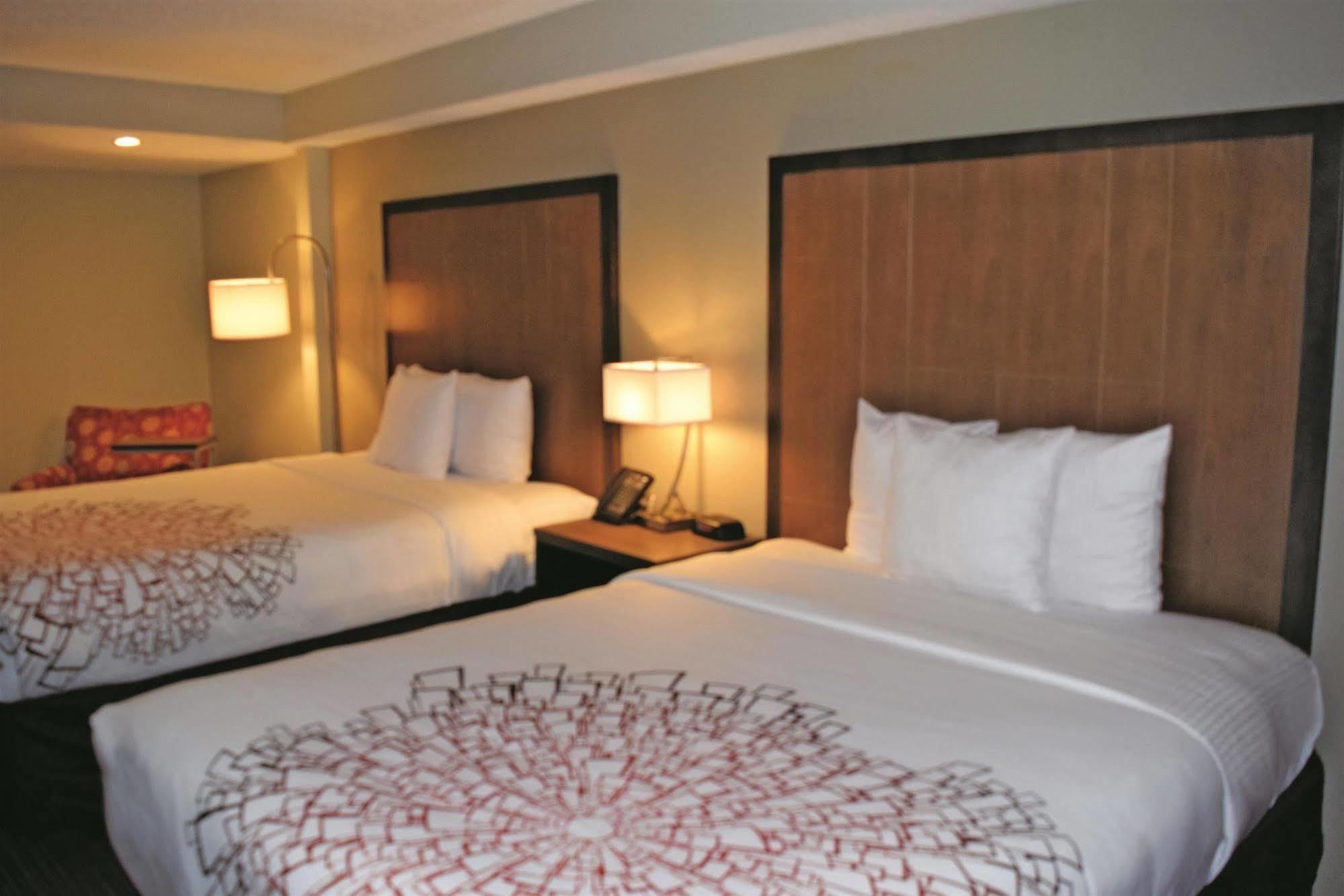 La Quinta Inn & Suites By Wyndham Dc Metro Capital Beltway Capitol Heights Exterior photo